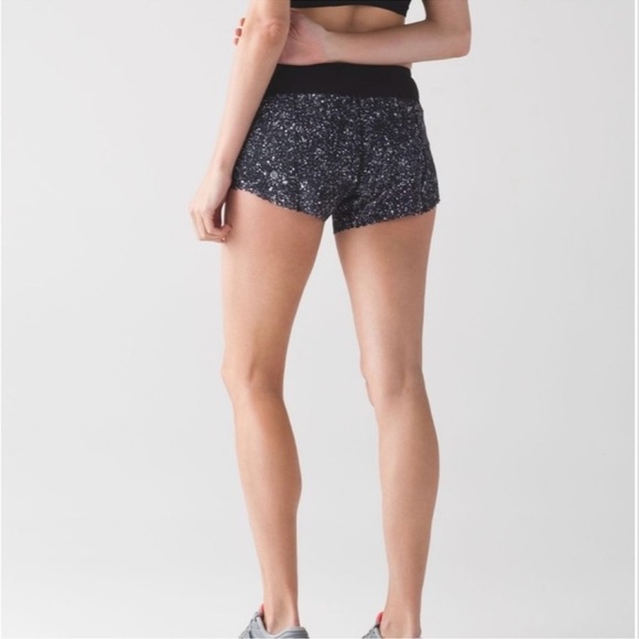 LULULEMON FAST AS LIGHT SHORT SPLATTER WHITE/BLACK SIZE 4 - Picture 2 of 11